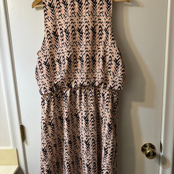 Patterned Dress - Picture 2 of 4